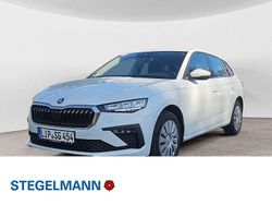 Moonweiss metallic Gebraucht 2024 Skoda Scala Essence Kleinwagen | 21.810 € (Fairer Preis)