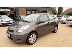 Grau Gebraucht 2011 Toyota Yaris Limousine | 4.899 € (Etwas zu teuer)