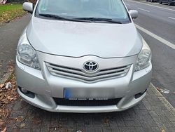Grau Gebraucht 2009 Toyota Verso Van / Kleinbus | 5.500 € (Teuer)
