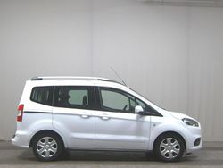 Weiss Gebraucht 2021 Ford Tourneo Courier Trend Van / Kleinbus | 8.980 € (Guter Preis)