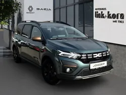 Grün Neu 2025 Dacia Jogger Extreme Van / Kleinbus | 23.539 € (Etwas zu teuer)
