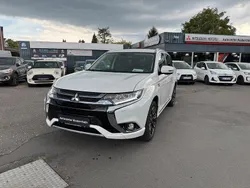 Weiß Gebraucht 2017 Mitsubishi Outlander P-HEV Plus SUV | 17.950 € (Fairer Preis)