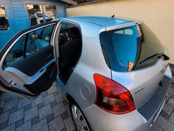Silber Gebraucht 2007 Toyota Yaris Kleinwagen | 6.200 € (Etwas zu teuer)