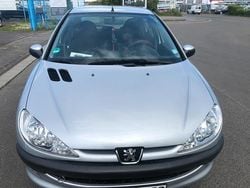Silber Gebraucht 2004 Peugeot 206 Kleinwagen | 600 €