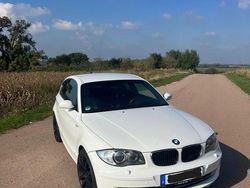 Weiß Gebraucht 2007 BMW 118 Kleinwagen | 6.800 €