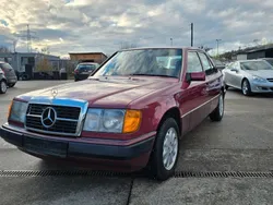 Violet Gebraucht 1991 Mercedes E200 Limousine | 5.999 €