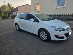 Weiß Gebraucht 2015 Opel Astra Kombi | 6.500 € (Fairer Preis)