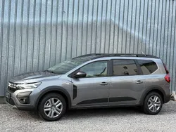 Grau Gebraucht 2024 Dacia Jogger Extreme Van / Kleinbus | 23.590 € (Guter Preis)