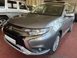 Grau Gebraucht 2019 Mitsubishi Outlander P-HEV Basis SUV | 19.000 € (Superpreis)