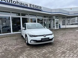 Weiß Gebraucht 2022 VW Golf VIII Life Limousine | 22.490 € (Fairer Preis)
