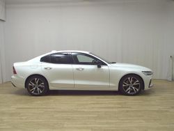 Ice white / solid Gebraucht 2022 Volvo S60 R-Design Limousine | 24.380 € (Fairer Preis)
