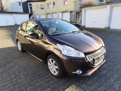 Braun Gebraucht 2013 Peugeot 208 Active Kleinwagen | 5.400 € (Etwas zu teuer)