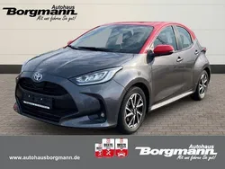 Grau Gebraucht 2021 Toyota Yaris Hybrid Limousine | 18.490 € (Guter Preis)