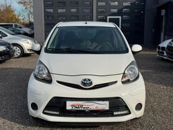 Weiß Gebraucht 2014 Toyota Aygo Cool Kleinwagen | 4.500 € (Fairer Preis)