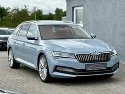Grau Gebraucht 2022 Skoda Superb LAURIN & KLEMENT Kombi | 24.599 € (Fairer Preis)