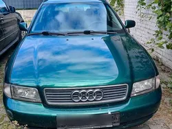 Grün Gebraucht 1997 Audi A4 Kombi | 1.200 €