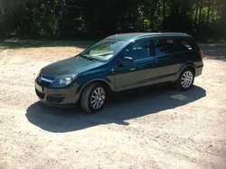 Grün Gebraucht 2004 Opel Astra Kombi | 2.500 € (Fairer Preis)