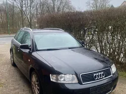 Schwarz Gebraucht 2000 Audi A4 Kombi | 1.920 €