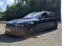 Schwarz Gebraucht 2001 BMW 330 Kombi | 12.999 €