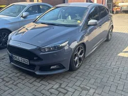 Grau Gebraucht 2017 Ford Focus ST Limousine | 13.500 € (Fairer Preis)