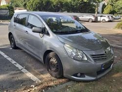 Grau Gebraucht 2012 Toyota Verso Van / Kleinbus | 4.950 € (Guter Preis)