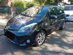 Schwarz Gebraucht 2012 Toyota Yaris Hybrid Life Kleinwagen | 7.900 €