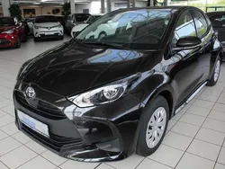 Mysticschwarz mica Gebraucht 2023 Toyota Yaris Comfort Kleinwagen | 15.950 € (Fairer Preis)