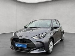 Grau Neu 2025 Toyota Yaris Hybrid Business Edition Limousine | 23.790 € (Guter Preis)
