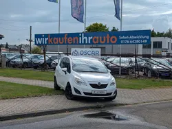 Weiß Gebraucht 2011 Opel Meriva Design Edition Van / Kleinbus | 2.999 € (Guter Preis)