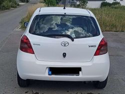 Weiß Gebraucht 2009 Toyota Yaris Cool Limousine | 2.500 € (Fairer Preis)