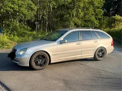 Silber Gebraucht 2001 Mercedes C320 Avantgarde Kombi | 1.200 €