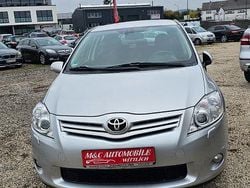 Silber Gebraucht 2012 Toyota Auris Executive Limousine | 8.899 € (Etwas zu teuer)