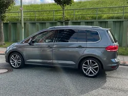 Grau Gebraucht 2019 VW Touran Van / Kleinbus | 16.500 €