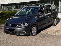 Grau Gebraucht 2019 VW Sharan Trendline Van / Kleinbus | 28.000 € (Teuer)