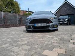 Grau Gebraucht 2017 Ford Focus Performance Edition Kombi | 15.150 € (Etwas zu teuer)