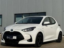 Weiß Gebraucht 2020 Toyota Yaris Hybrid Business Edition Limousine | 17.550 € (Fairer Preis)