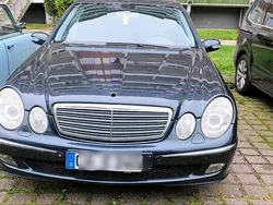 Schwarz Gebraucht 2002 Mercedes E240 Limousine | 1.500 €