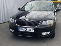 Schwarz Gebraucht 2016 Skoda Octavia Kombi | 10.500 € (Fairer Preis)