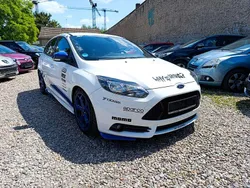 Weiß Gebraucht 2013 Ford Focus ST Limousine | 6.490 € (Guter Preis)