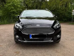 Schwarz Gebraucht 2019 Ford S-MAX S Van / Kleinbus | 18.850 € (Fairer Preis)