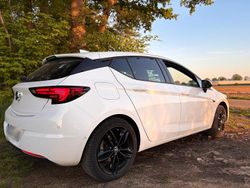Weiß Gebraucht 2017 Opel Astra Dynamic Kleinwagen | 10.999 € (Fairer Preis)