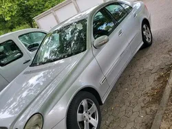 Silber Gebraucht 2005 Mercedes E220 Limousine | 2.350 € (Etwas zu teuer)