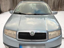 Grau Gebraucht 2002 Skoda Fabia Elegance Kombi | 1.000 € (Fairer Preis)