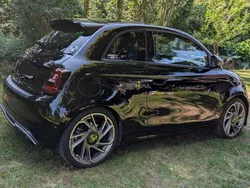 Schwarz Gebraucht 2023 Abarth 500e Turismo Kleinwagen | 26.950 € (Fairer Preis)