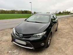 Schwarz Gebraucht 2014 Toyota Auris Hybrid Kombi | 9.950 € (Fairer Preis)