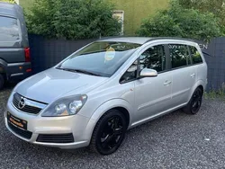 Grau Gebraucht 2005 Opel Zafira Van / Kleinbus | 5.499 € (Teuer)