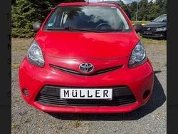 Rot Gebraucht 2014 Toyota Aygo Basis Kleinwagen | 3.499 € (Guter Preis)