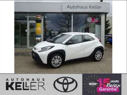 Schneeweiß Neu 2025 Toyota Aygo X-play Kleinwagen | 18.220 €