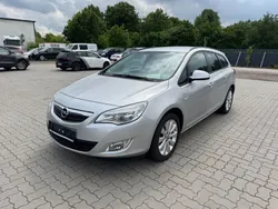 Silber Gebraucht 2011 Opel Astra Design Edition Kombi | 2.999 € (Fairer Preis)