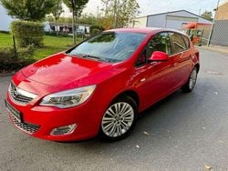 Powerrot/red Gebraucht 2011 Opel Astra Design Edition Kombi | 7.990 € (Etwas zu teuer)